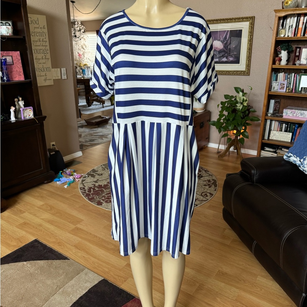 Naggoo blue & white short sleeve dress-size XL